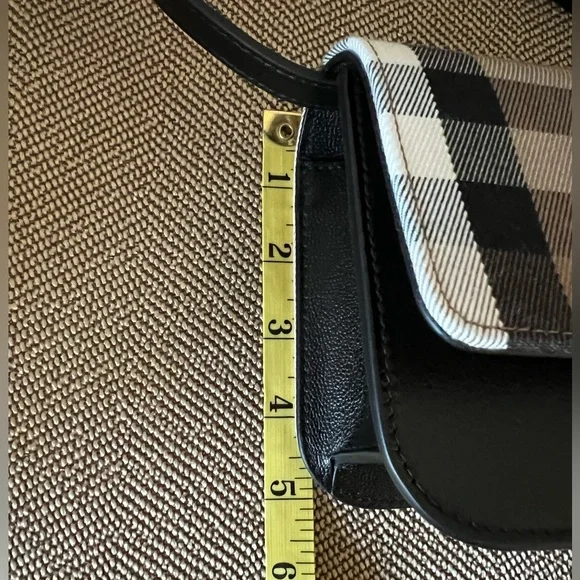 Burberry purse - Picture 5 of 16